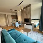 Cozy Sea View Apt With Garage